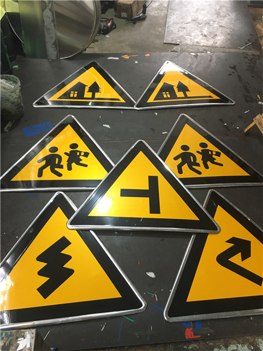 重慶道路標志標牌制作廠家